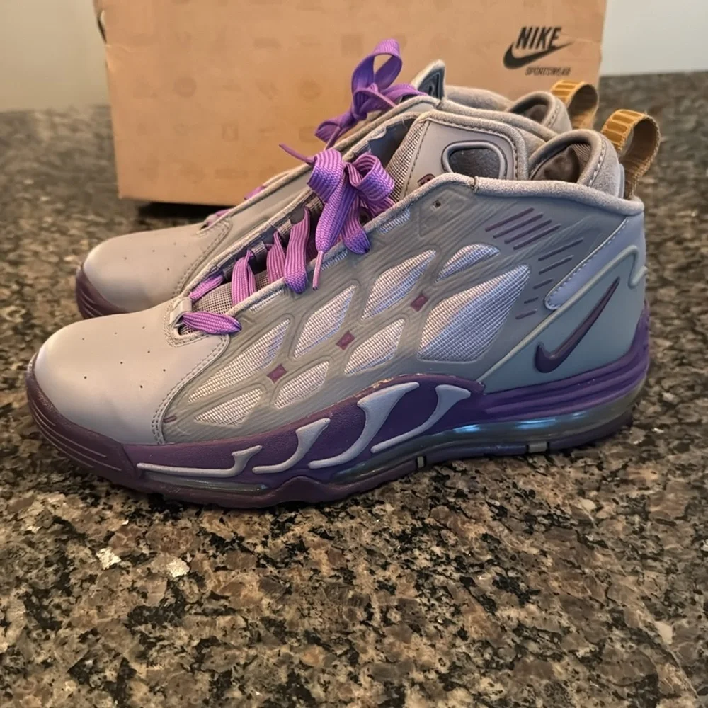 Nike air max pillar gray and Purple SneakersEUC 10.5
